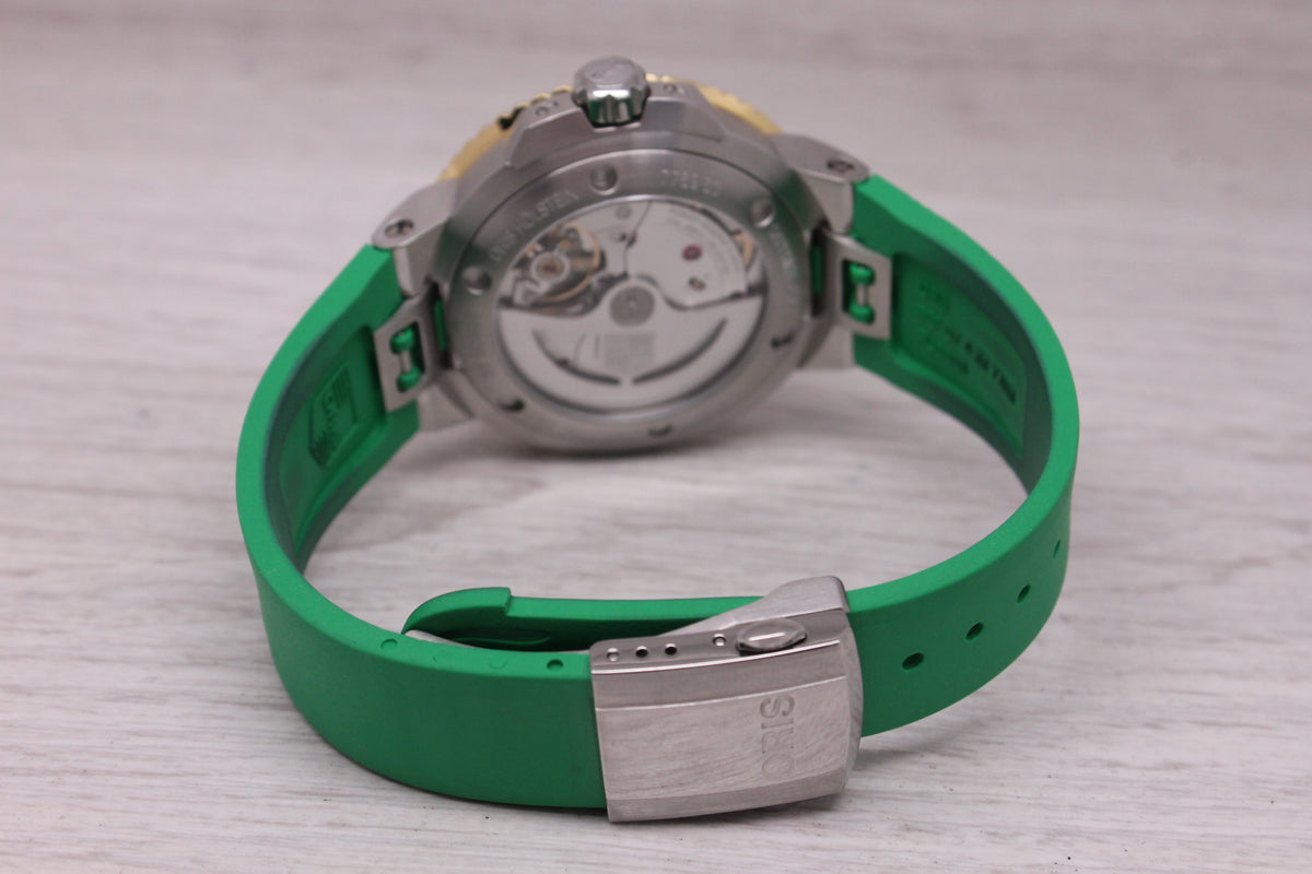 Oris Aquis Date Green Mens 41.5mm Steel Automatic Divers Watch Box Card cal.400