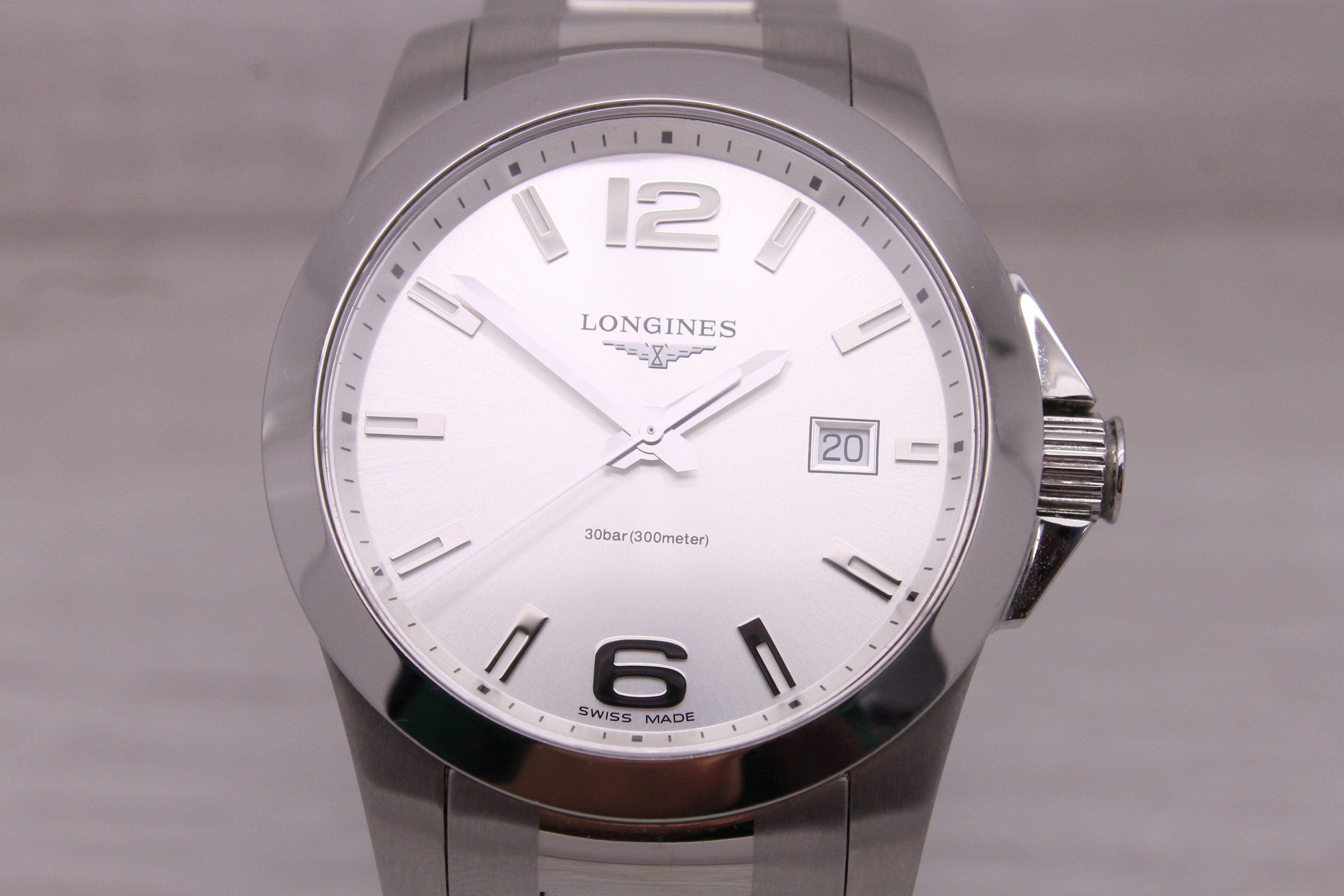 Light Slate Gray Longines Conquest Quartz Mens 41mm Stainless Steel Mens Watch w/ Bracelet & Box