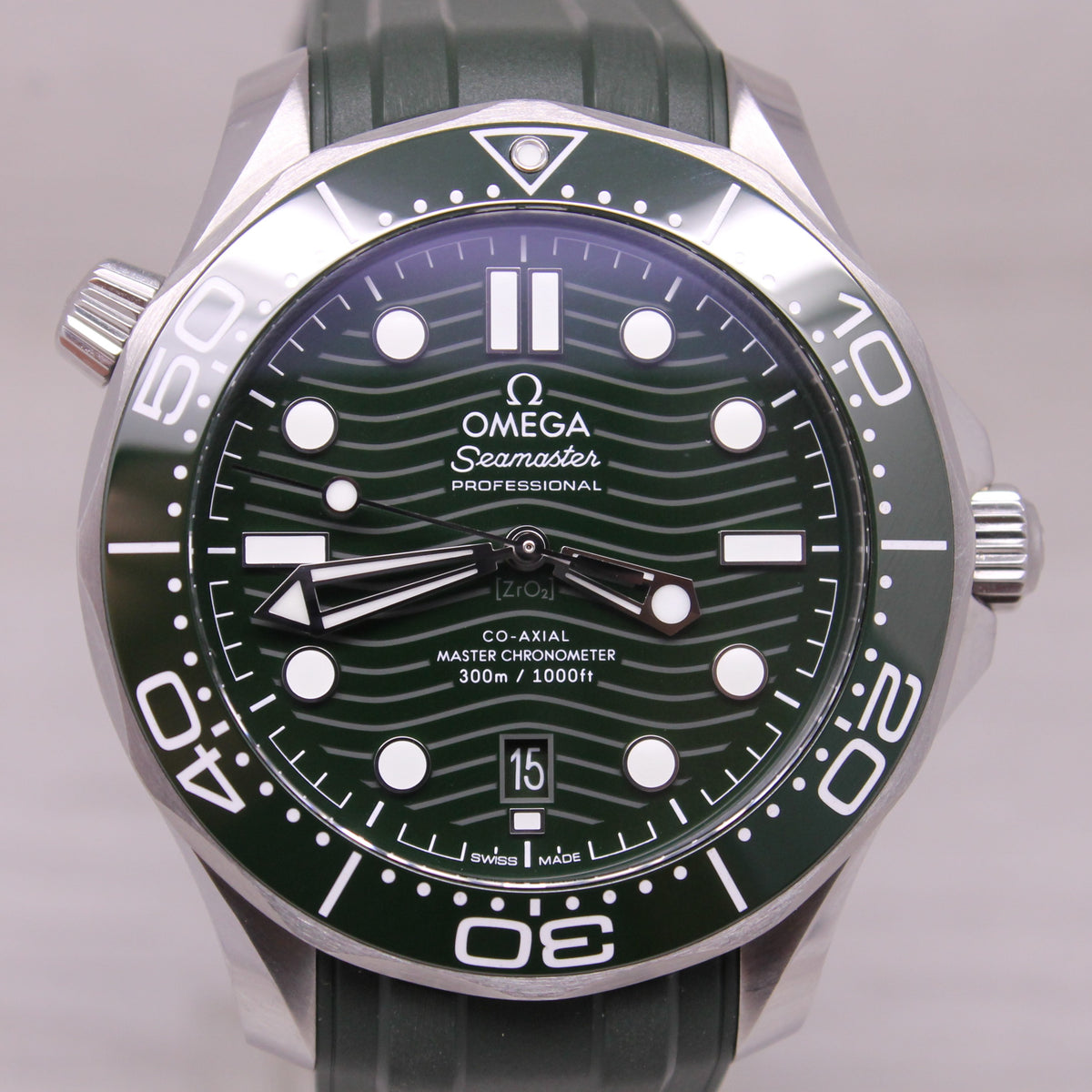 2025 Omega Seamaster 300m Pro Green Wave Mens 42mm Steel Divers Watch Box Cards