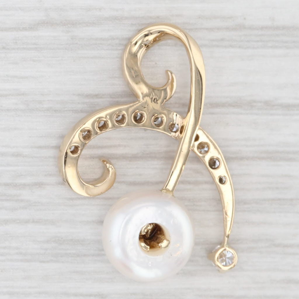 Light Gray 0.28ctw Diamond Cultured Pearl Pendant 14k Yellow Gold
