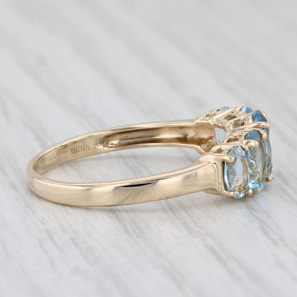 Light Gray 2ctw Graduated Aquamarine Ring 14k Yellow Gold Size 8.25