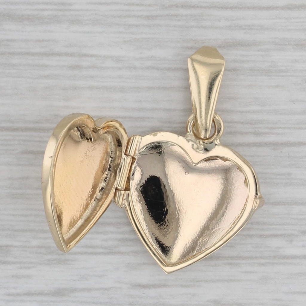 Gray Vintage Floral Engraved Heart Picture Locket Pendant 14k Yellow Gold