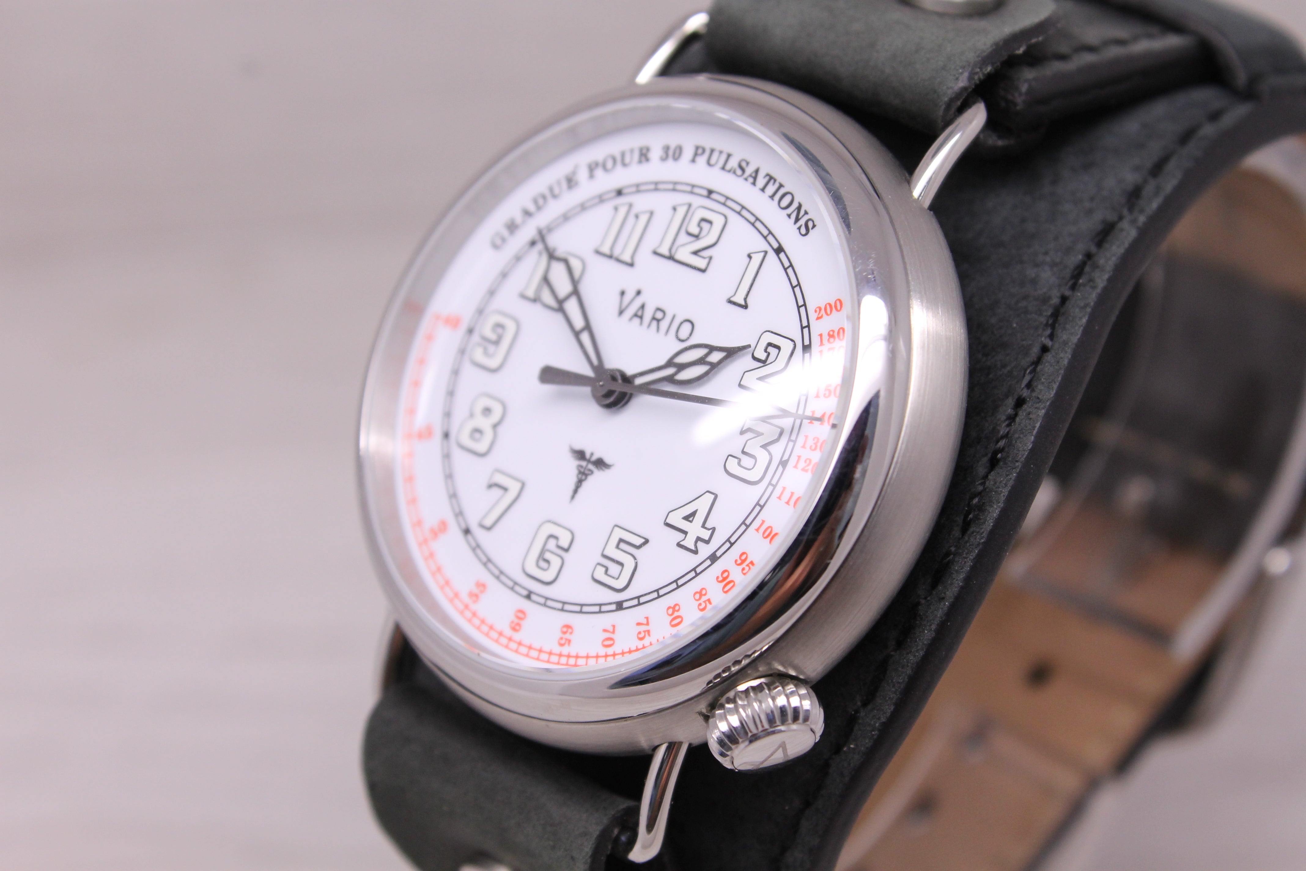 Vario 1918 Medic Trench Automatic 40mm Mens Watch Extra Engraved Caseback