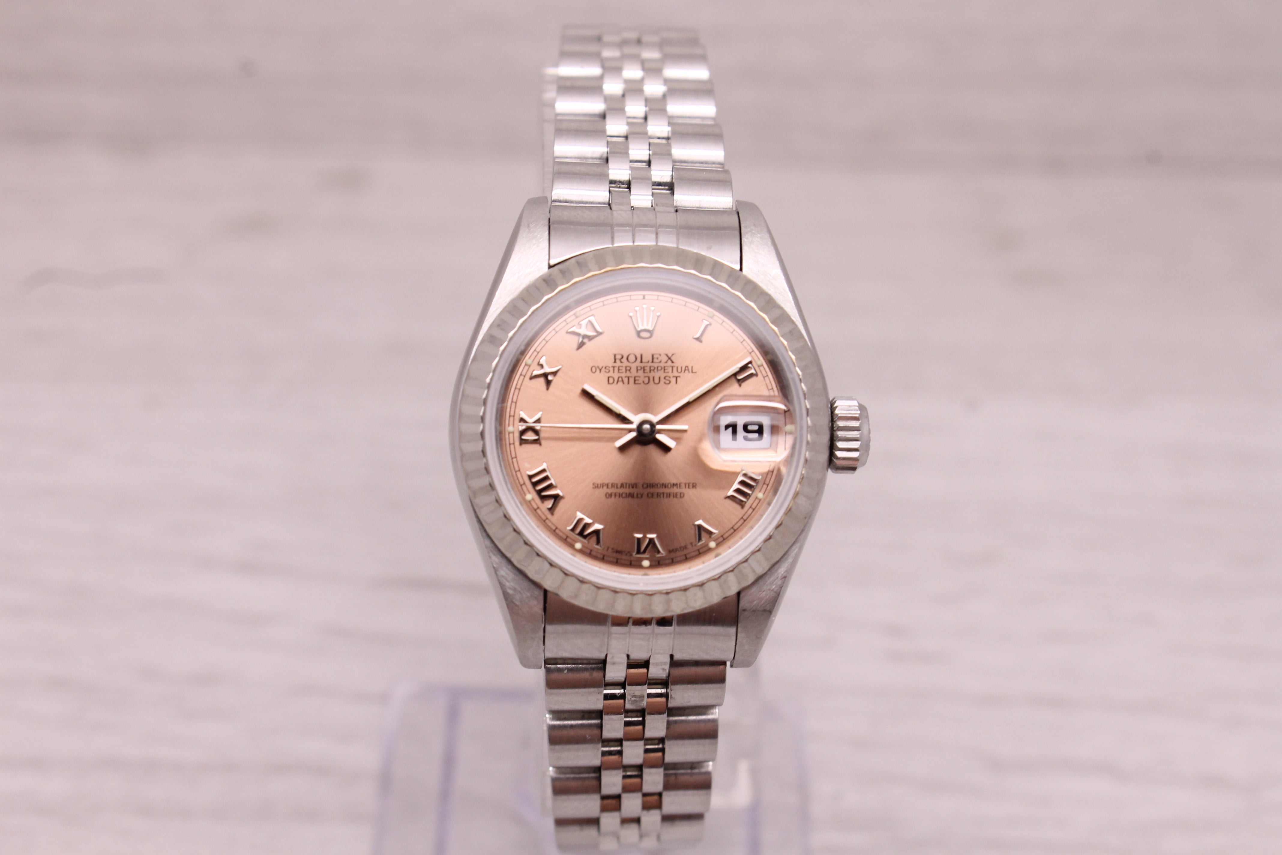 Gray 1993 Rolex Datejust 69174 Ladies 26mm Steel Automatic Watch Salmon Roman Dial