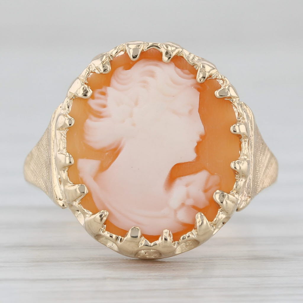 Light Gray Vintage Carved Figural Shell Cameo Ring 14k Yellow Gold Size 5