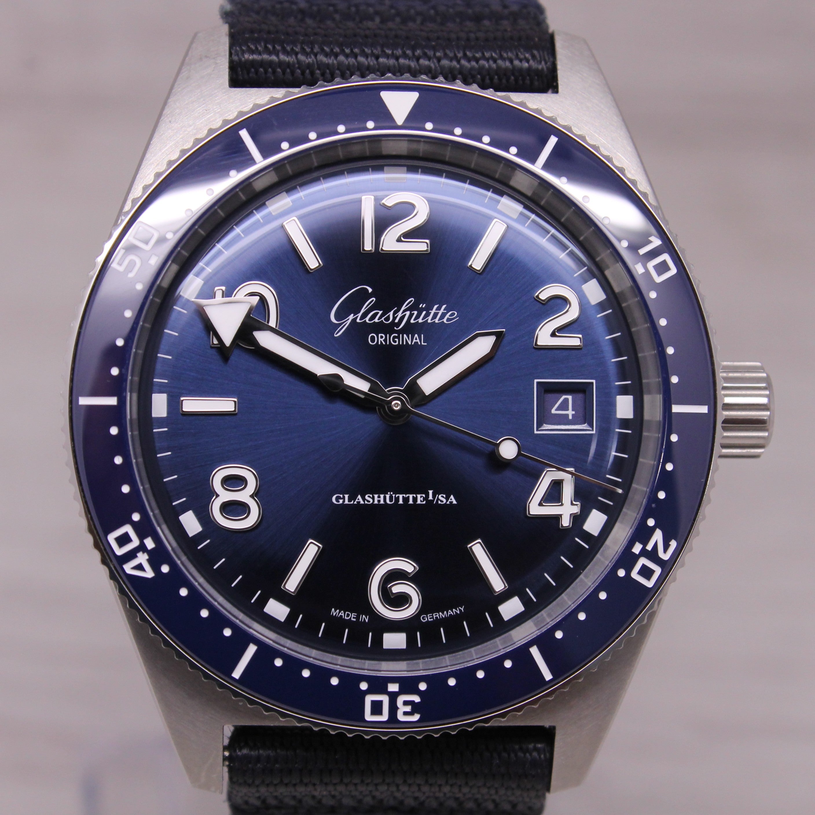 Glashutte SeaQ Blue Automatic Mens Divers Watch w/ Strap & Box 1-39-11-09-81-34