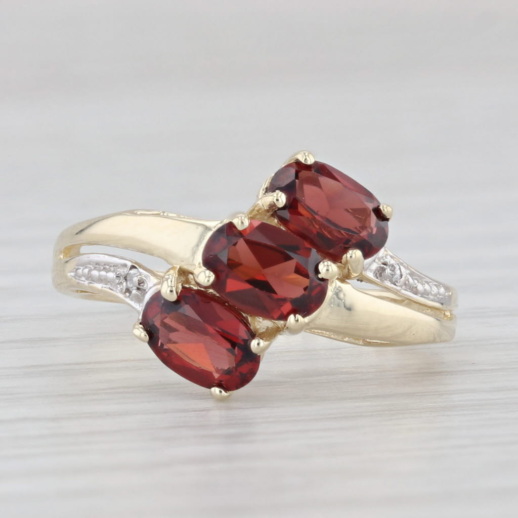 Light Gray 1.60ctw 3-Stone Garnet Ring 10k Yellow Gold Size 6 Bypass