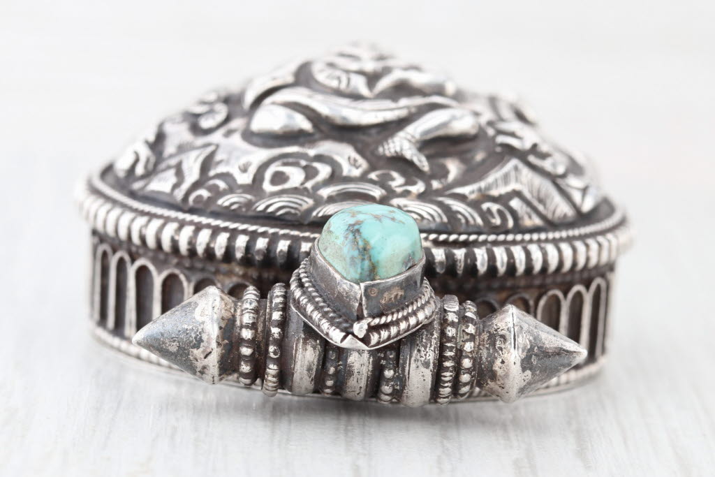 Ornate Asian Vintage Trinket Snuff Box 825 Silver Turquoise Opens Round Tribal