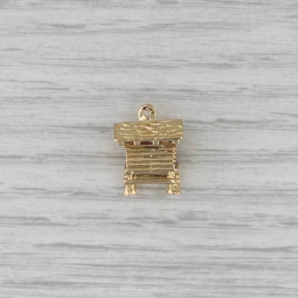Vintage Log Cabin Charm 18k Yellow Gold 3D Figurine