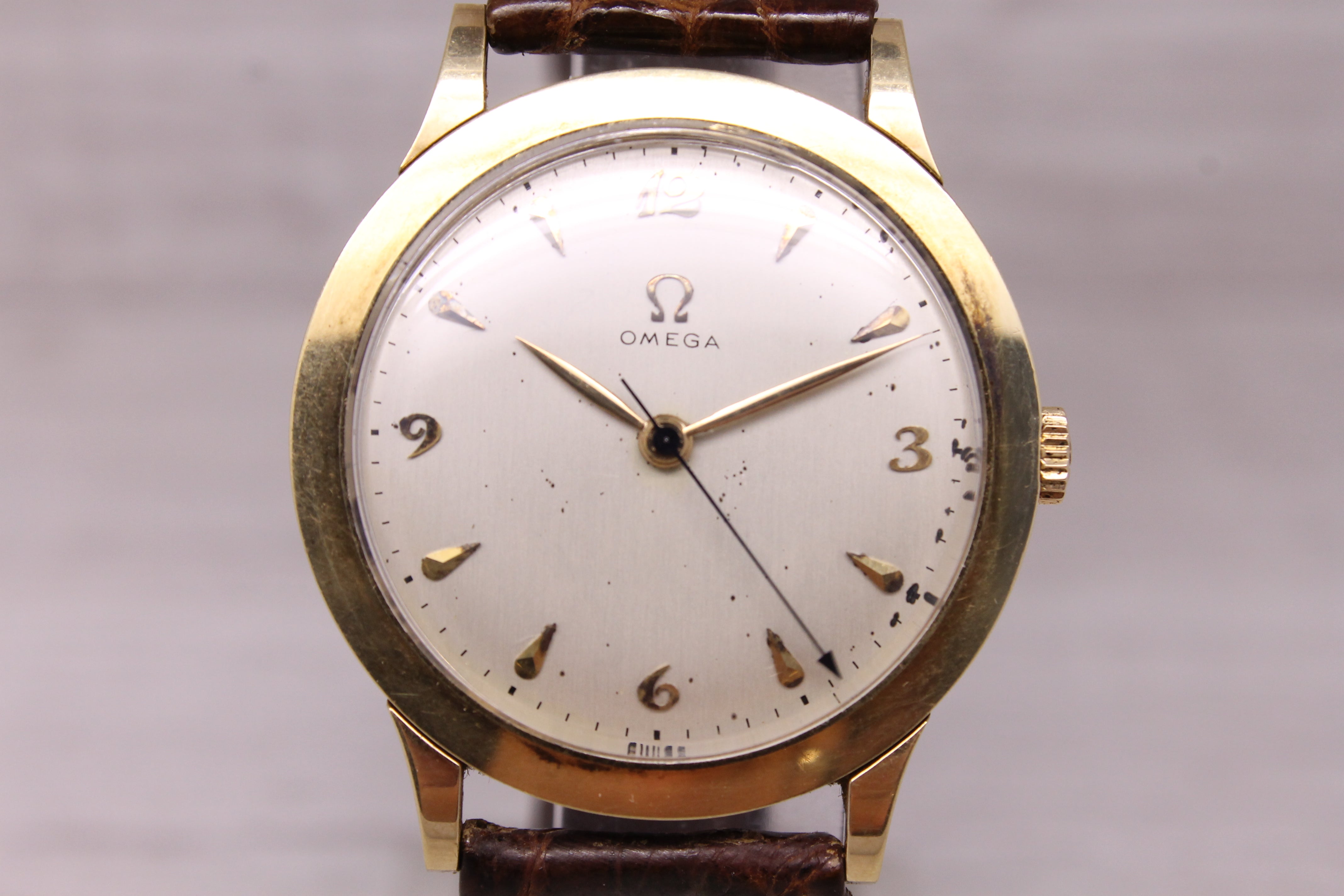 Vintage c.1950 Omega 35mm 14k Yellow Gold Calatrava Dress Watch c.371 Original