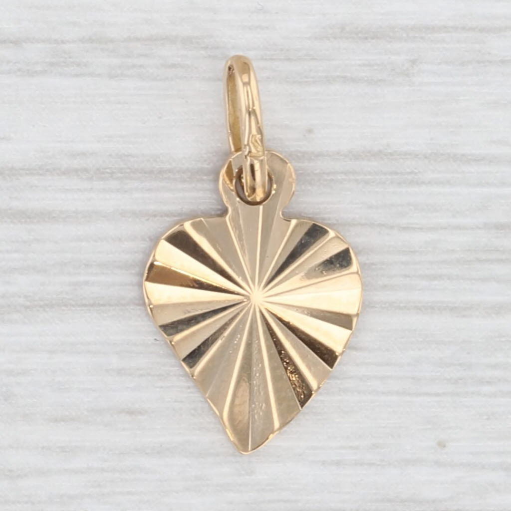 Light Gray Small Rayed Heart Charm 18k Yellow Gold Pendant