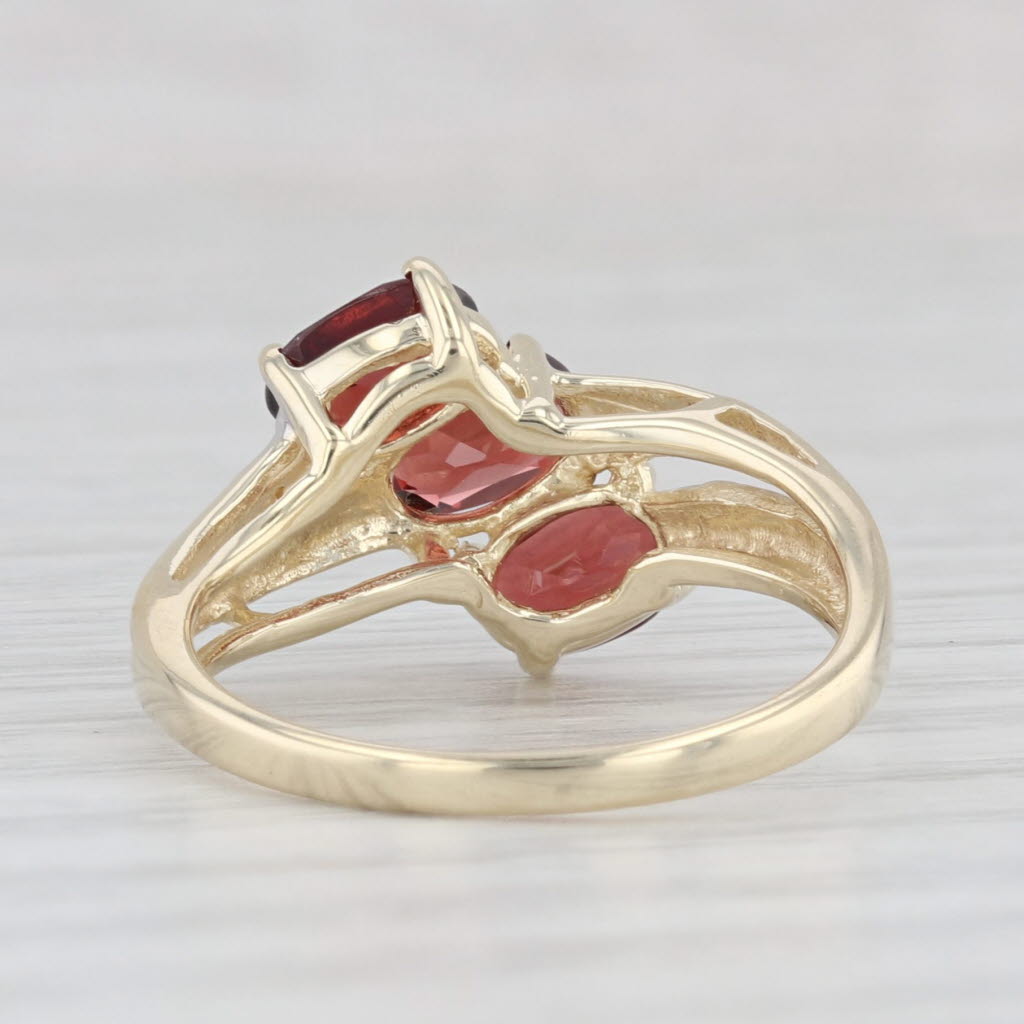 Light Gray 1.60ctw 3-Stone Garnet Ring 10k Yellow Gold Size 6 Bypass