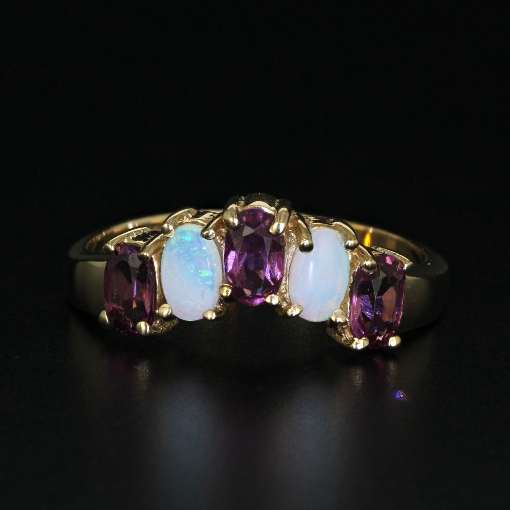 Black Garnet Opal Contoured V Ring 10k Yellow Gold Size 7.75 Stackable Guard