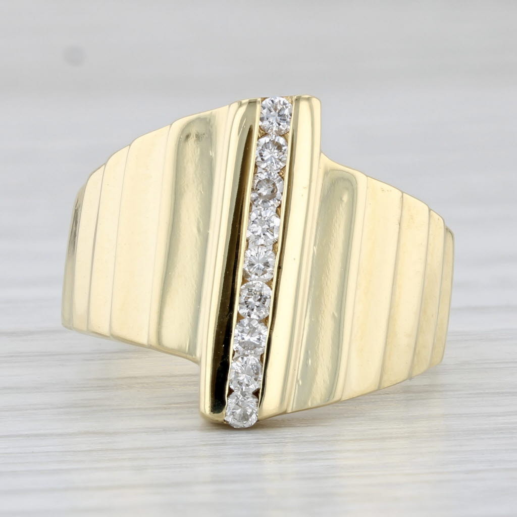 Light Gray 0.23ctw Diamond Beveled Ring 18k Yellow Gold Size 8