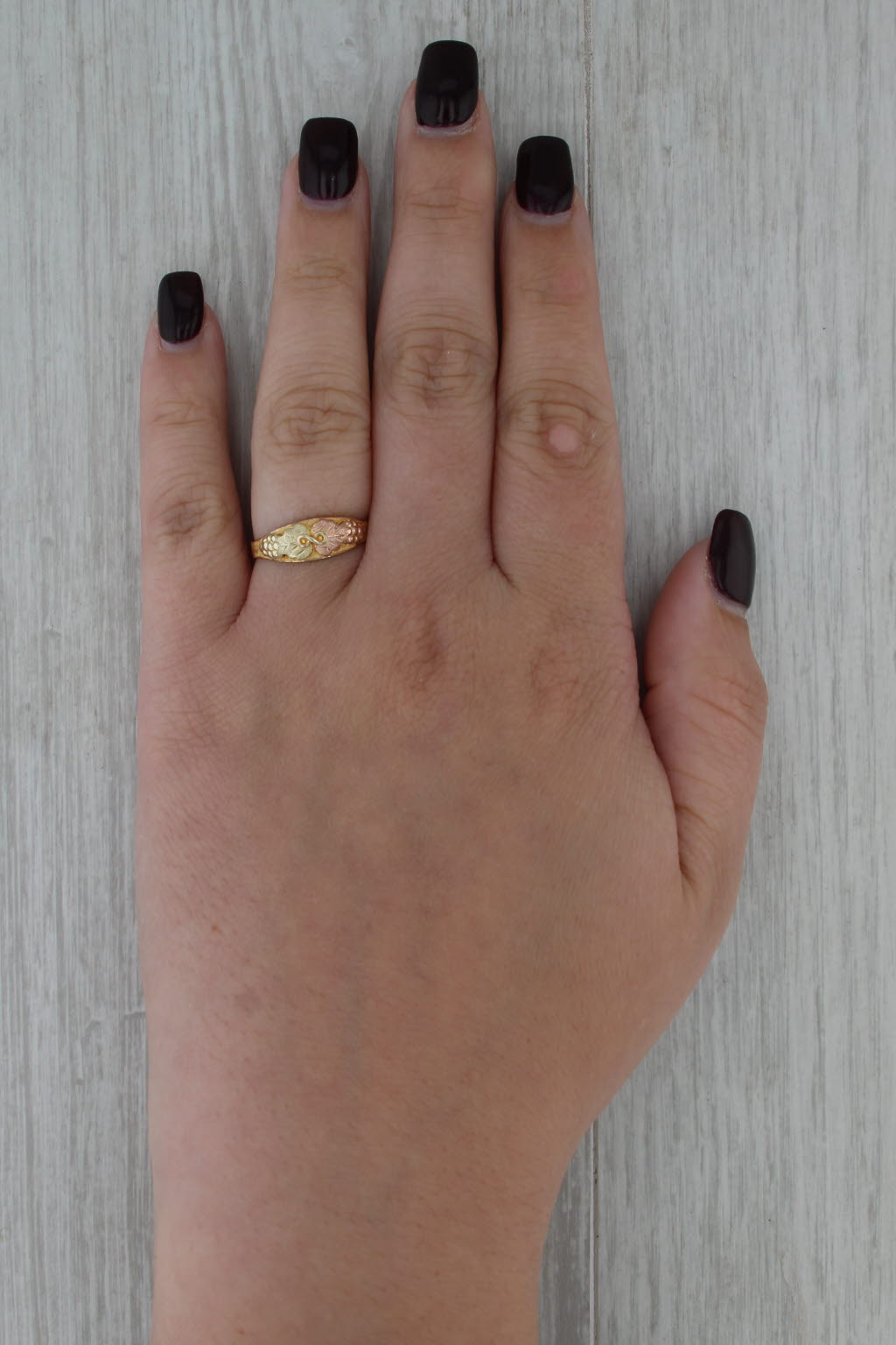 J Co Black Hills Gold Leaf Ring 10k Gold Stackable Band Size 7.5