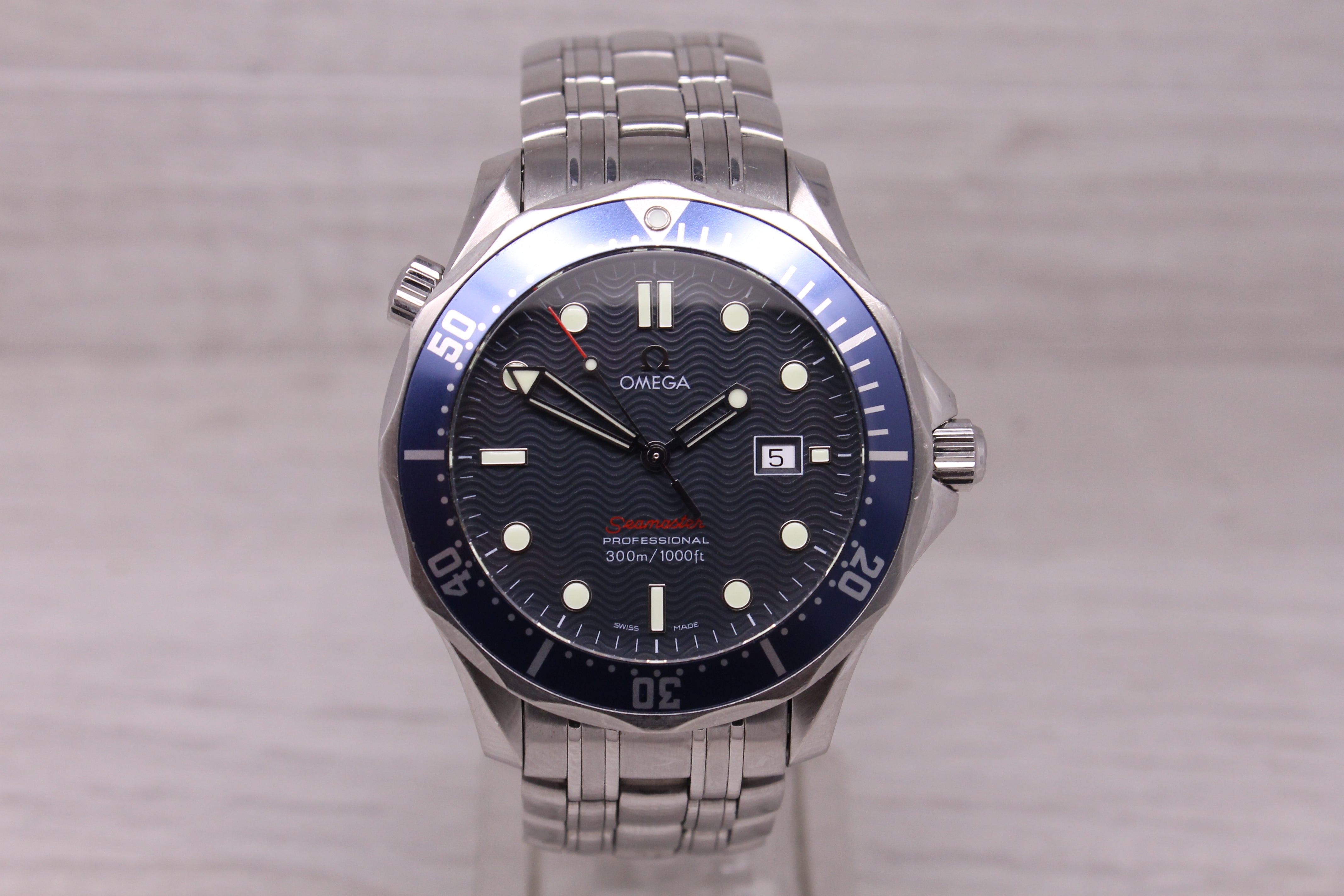 Omega Seamaster Professional 300m 41mm Steel Quartz Diver 2221.80 Blue Wave Red