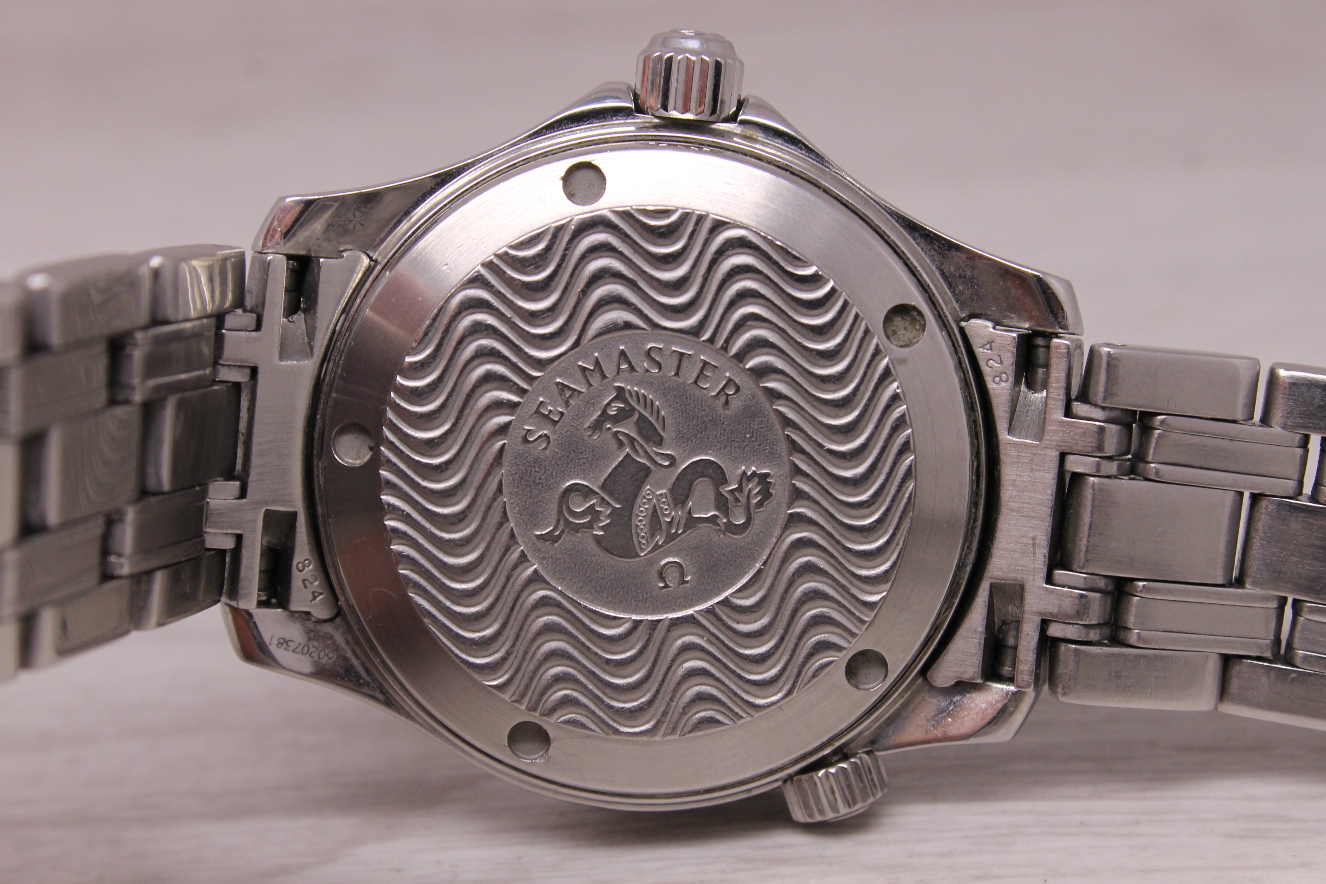 Omega Seamaster Pro 300m 37mm Automatic Midsize Diver White Wave Dial 2562.20