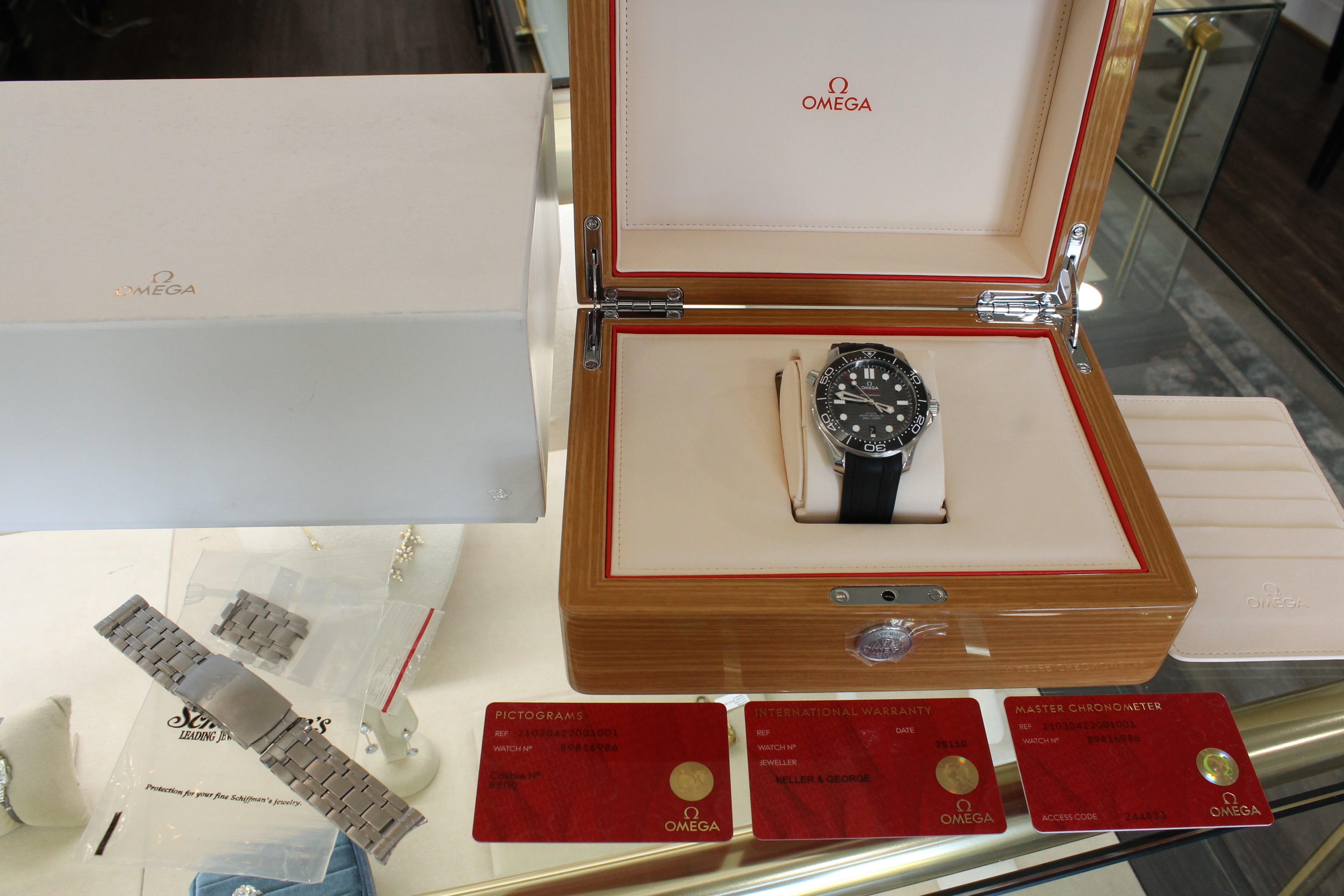 Omega Seamaster Co-Axial 42mm Steel Automatic Divers Watch w/ Box Strap Bracelet