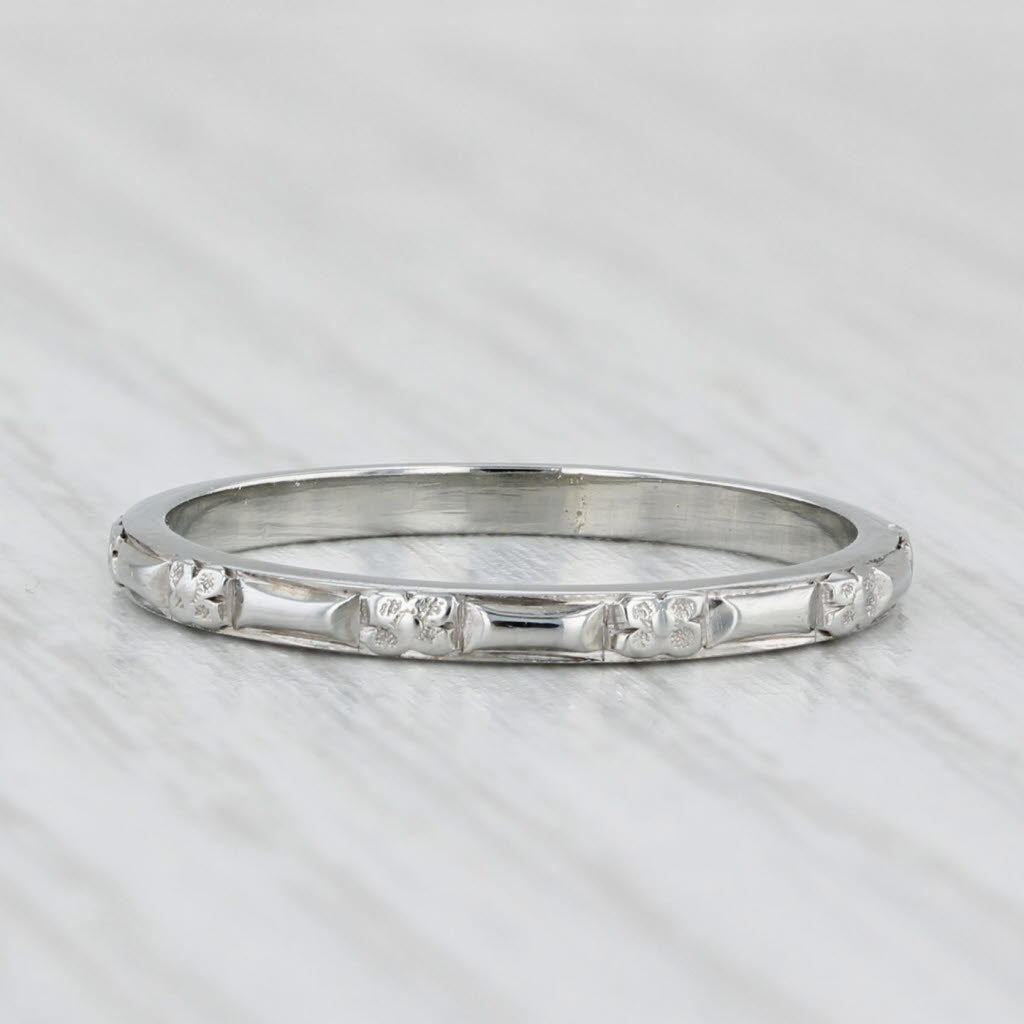 Light Gray Art Deco Floral Pattern Wedding Band 18k White Gold Size 6.5 Stackable Ring