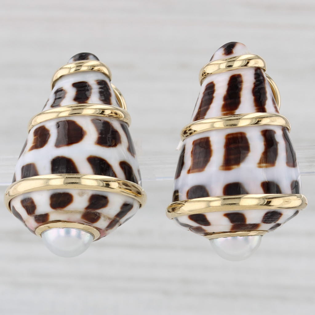 Light Gray Conch Shell Pearl Earrings Trianon 36038 Conus Ebraus 18k Gold Leopard Print