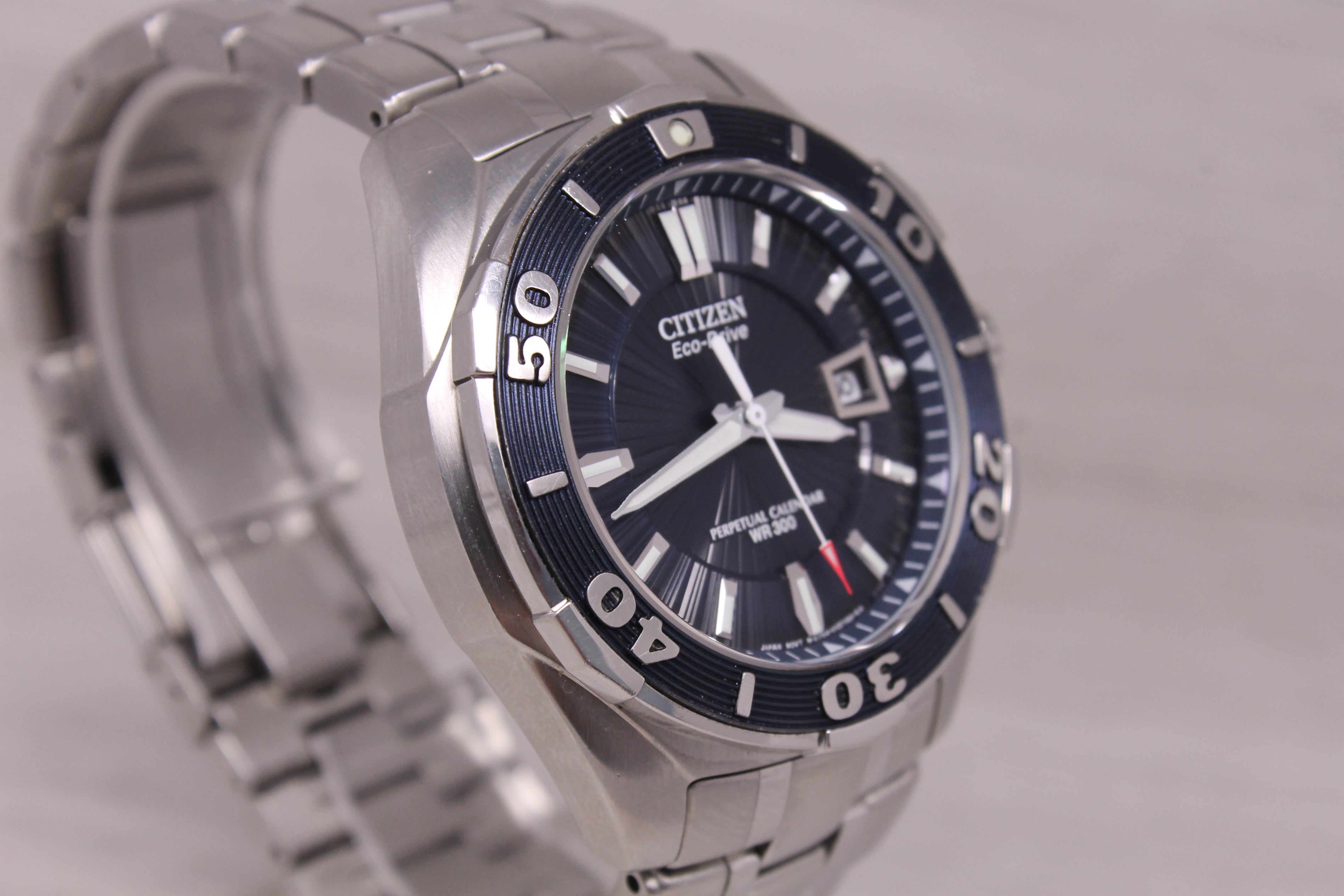 Citizen Signature Courageous Mens Watch 43mm Steel Date E764 Eco-Drive w/ Papers