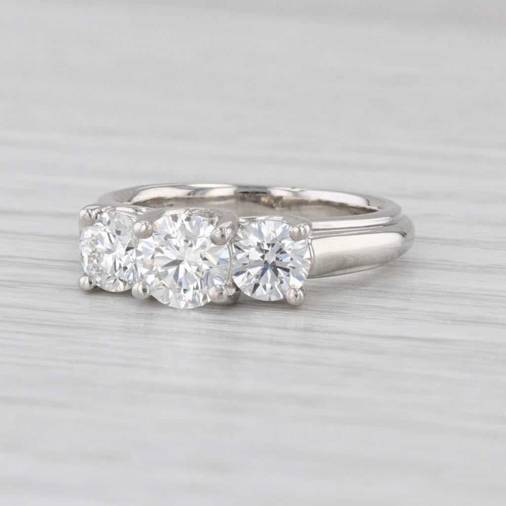 Carlyle & Co 1.61ctw 3-Stone Diamond Engagement Ring Platinum Size 5.5