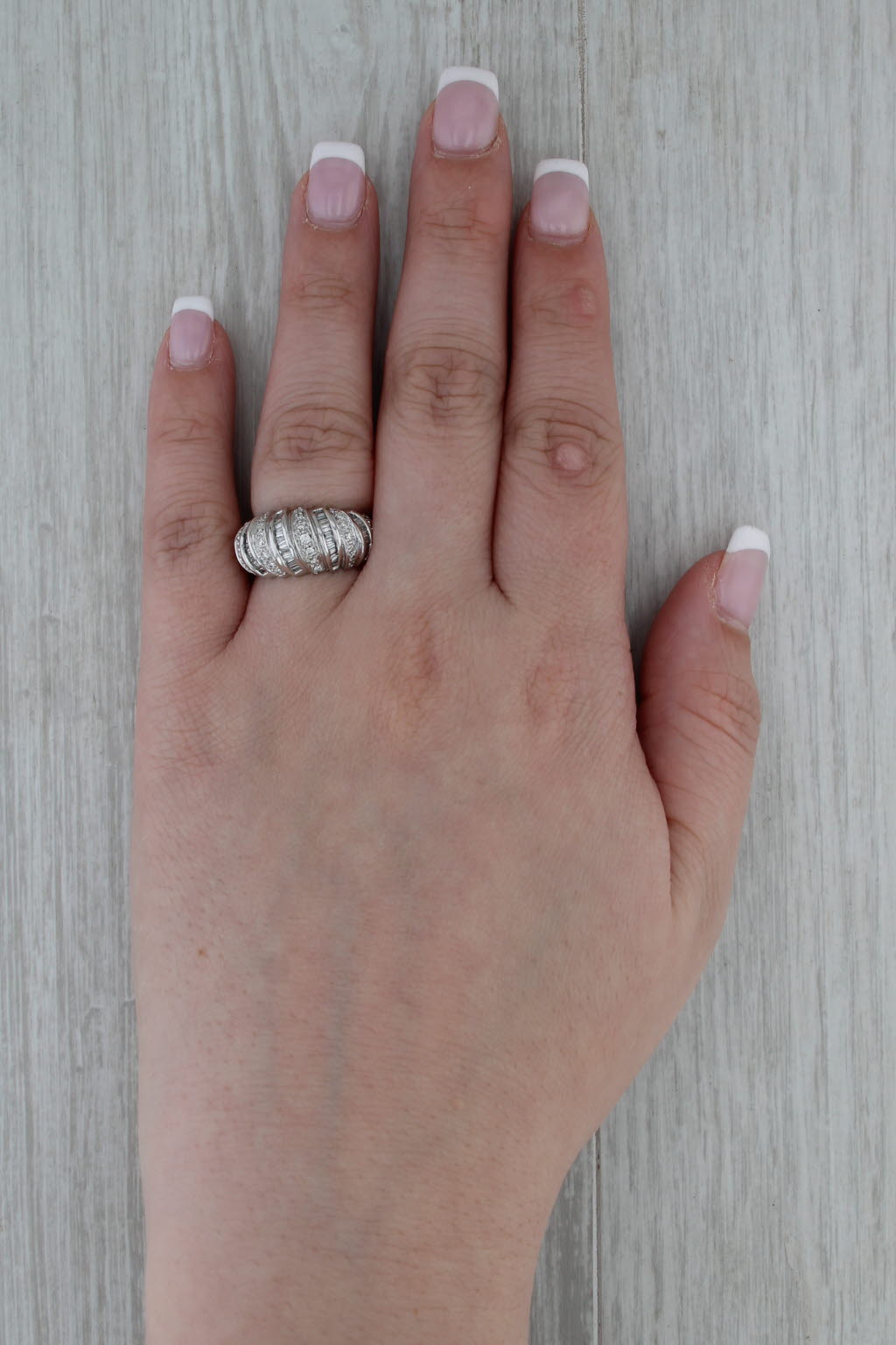 0.97ctw Scalloped Diamond Ring 14k White Gold Anniversary Band Size 6