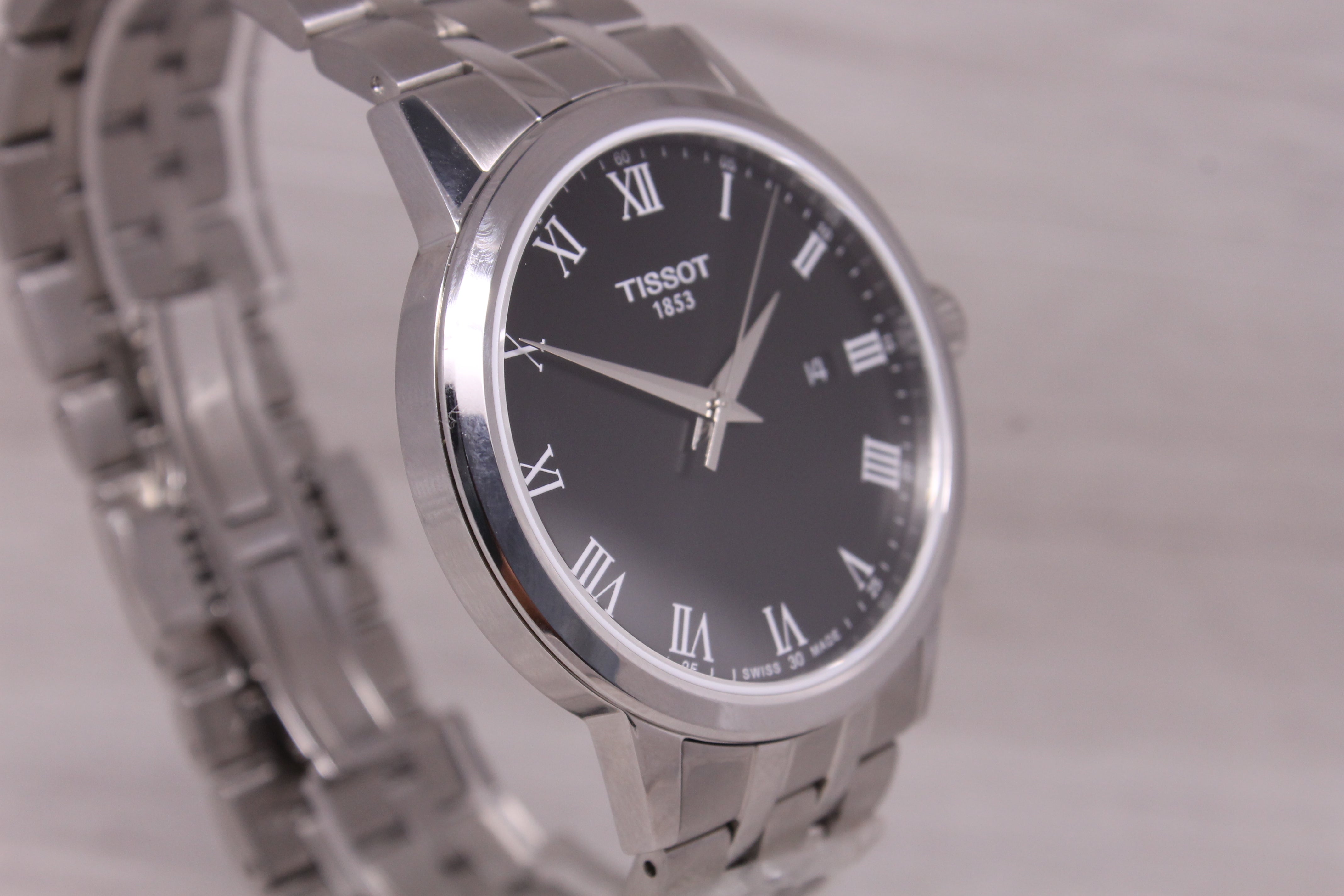 Tissot Classic Dream Mens Quartz Watch 42mm Steel Swiss Date T129410A Box