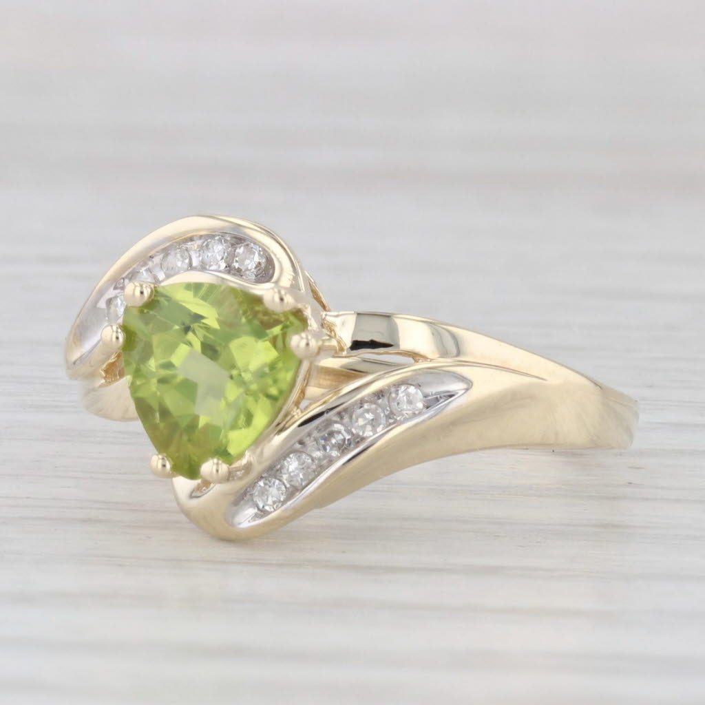 Light Gray 1.30ctw Trillion Peridot Diamond Bypass Ring 10k Yellow Gold Size 7