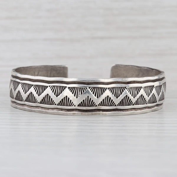 ナバホ族　Douglas Etsitt作　Sterling Silver df738033-816f-560d-aba0-