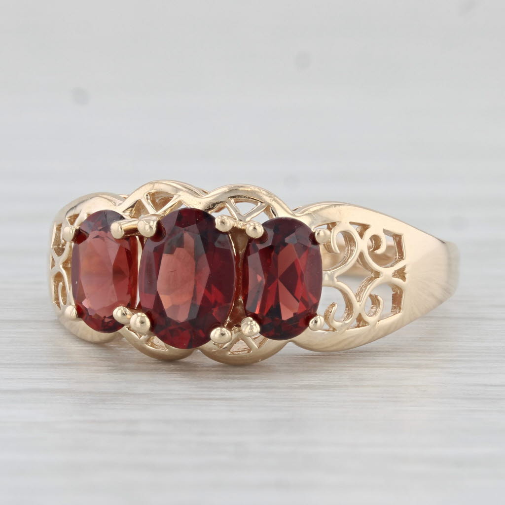 Light Gray 2.10ctw Oval Garnet 3-Stone Ring 14k Yellow Gold Size 8