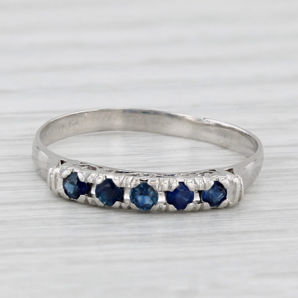 Light Gray Vintage 0.27ctw Blue Sapphire Stackable Ring 750 Platinum Wedding Band Sz 6.75-7