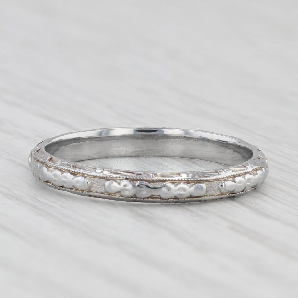 Light Gray Art Deco Floral Engraved Wedding Band 18k White Gold Size 7.75 Stackable Ring