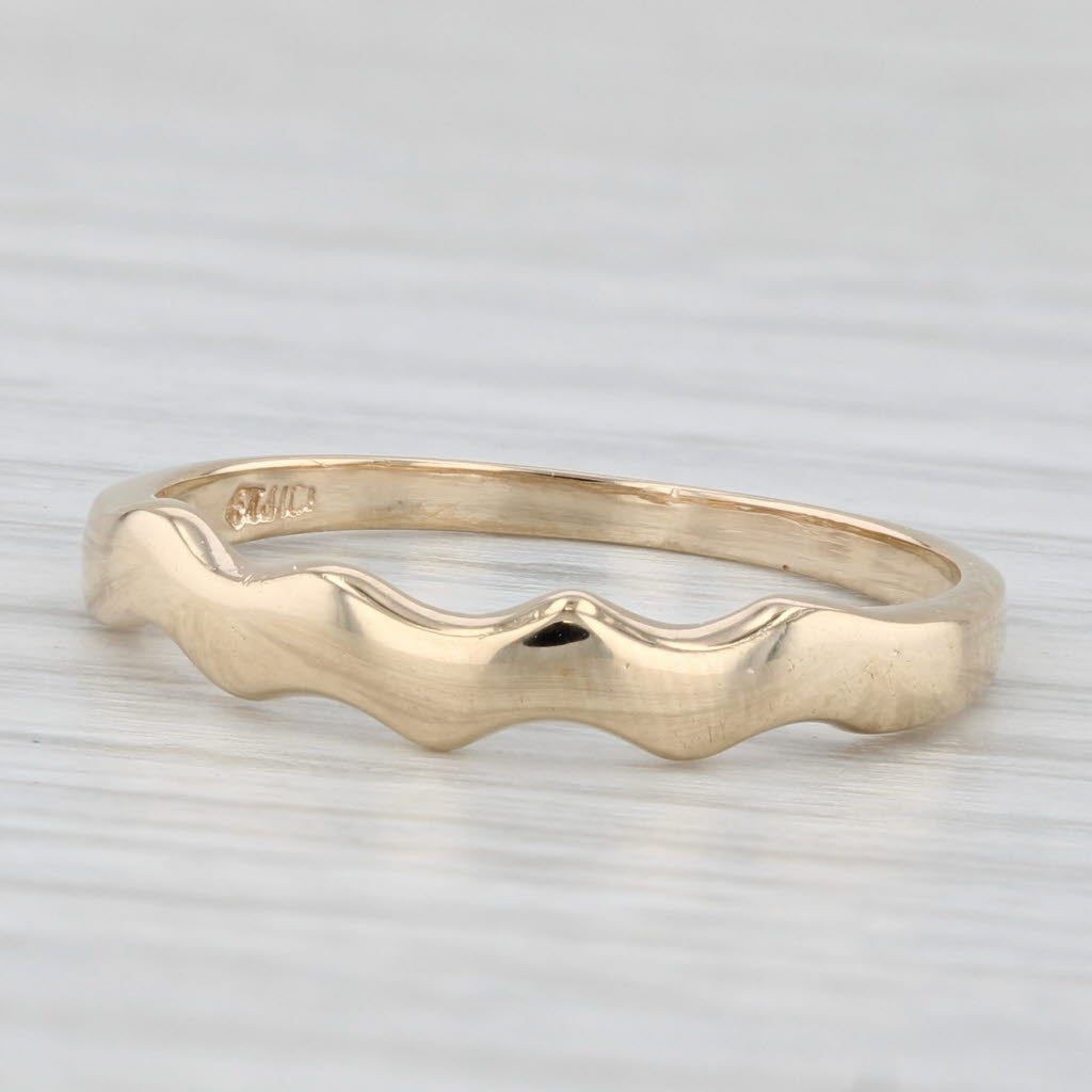 Light Gray Wave Pattern Band Ring 10k Yellow Gold Size 7 Stackable