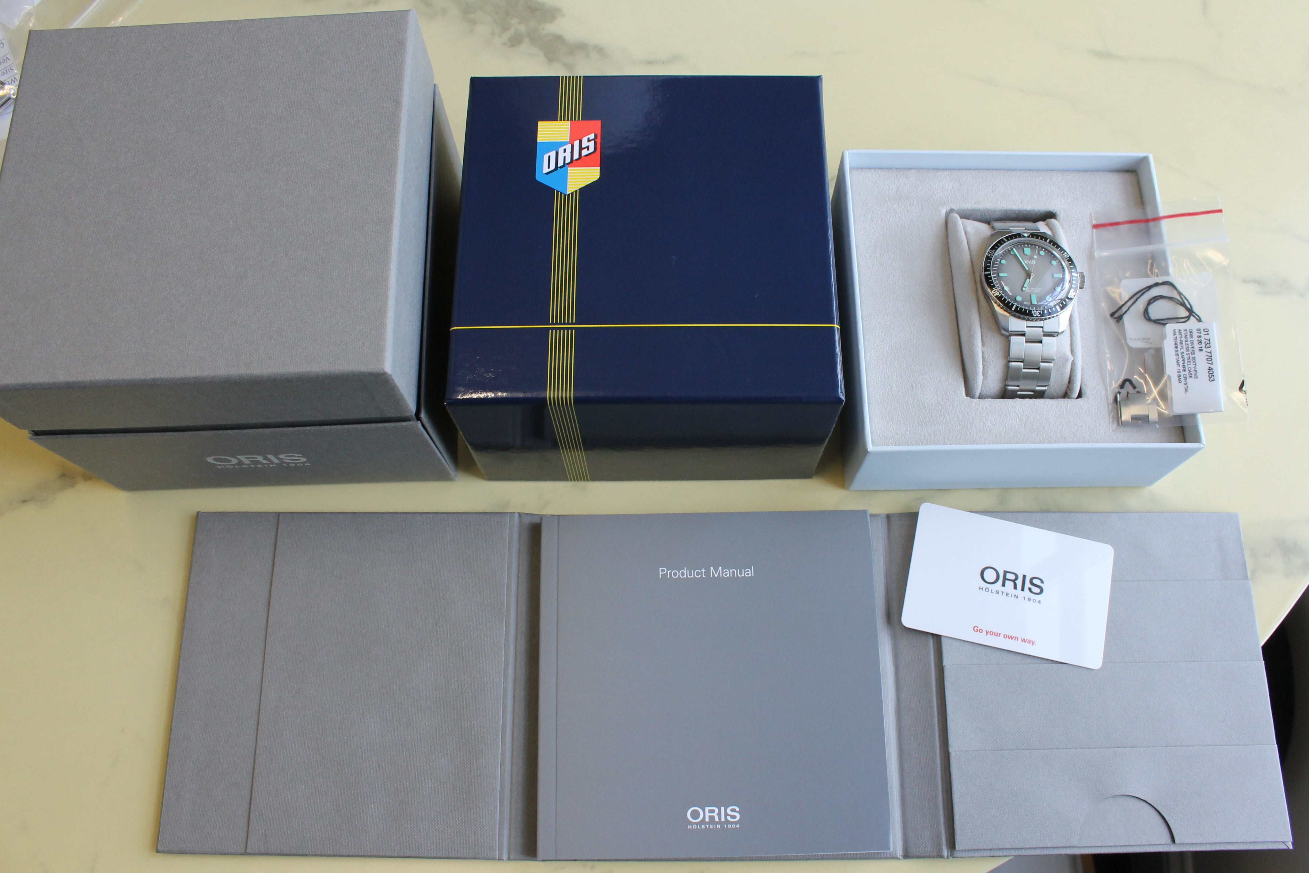 Light Slate Gray Oris Divers Sixty Five Mens 40mm Stainless Steel Automatic Watch Box & Bracelet