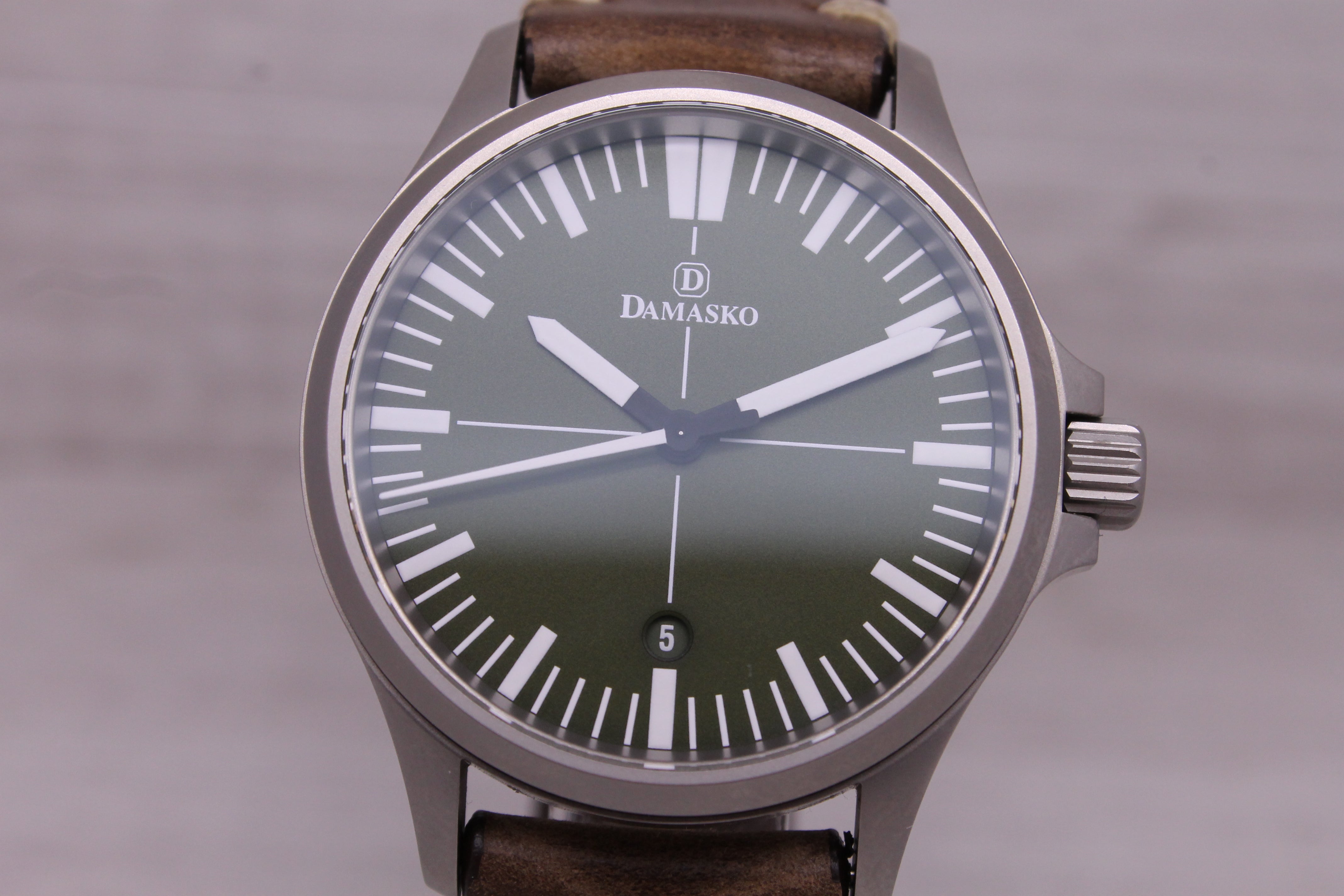 Light Slate Gray Damasko DS30 Windup OIive Dial Edition 39mm Steel Automatic Watch w/ Box & Strap