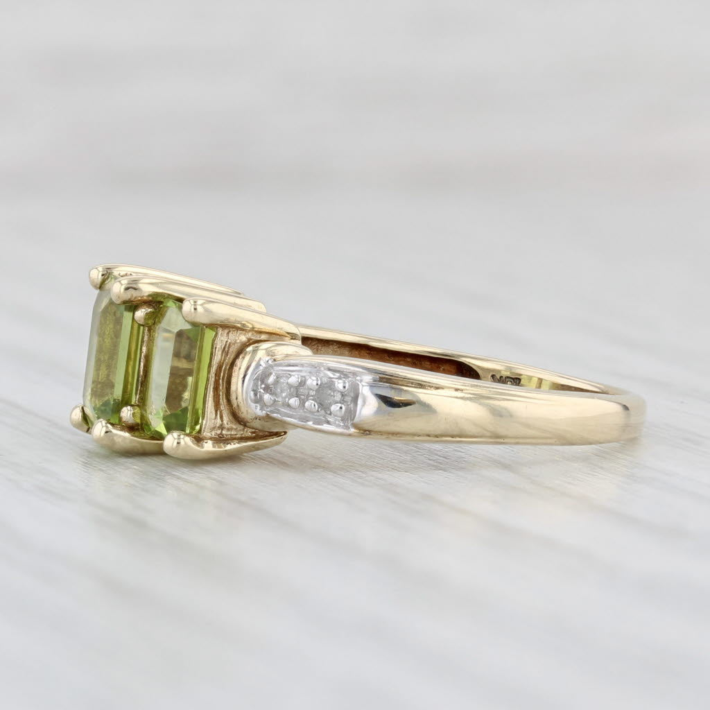 Light Gray 2.50ctw 3-Stone Green Peridot Ring 10k Yellow Gold Size 7