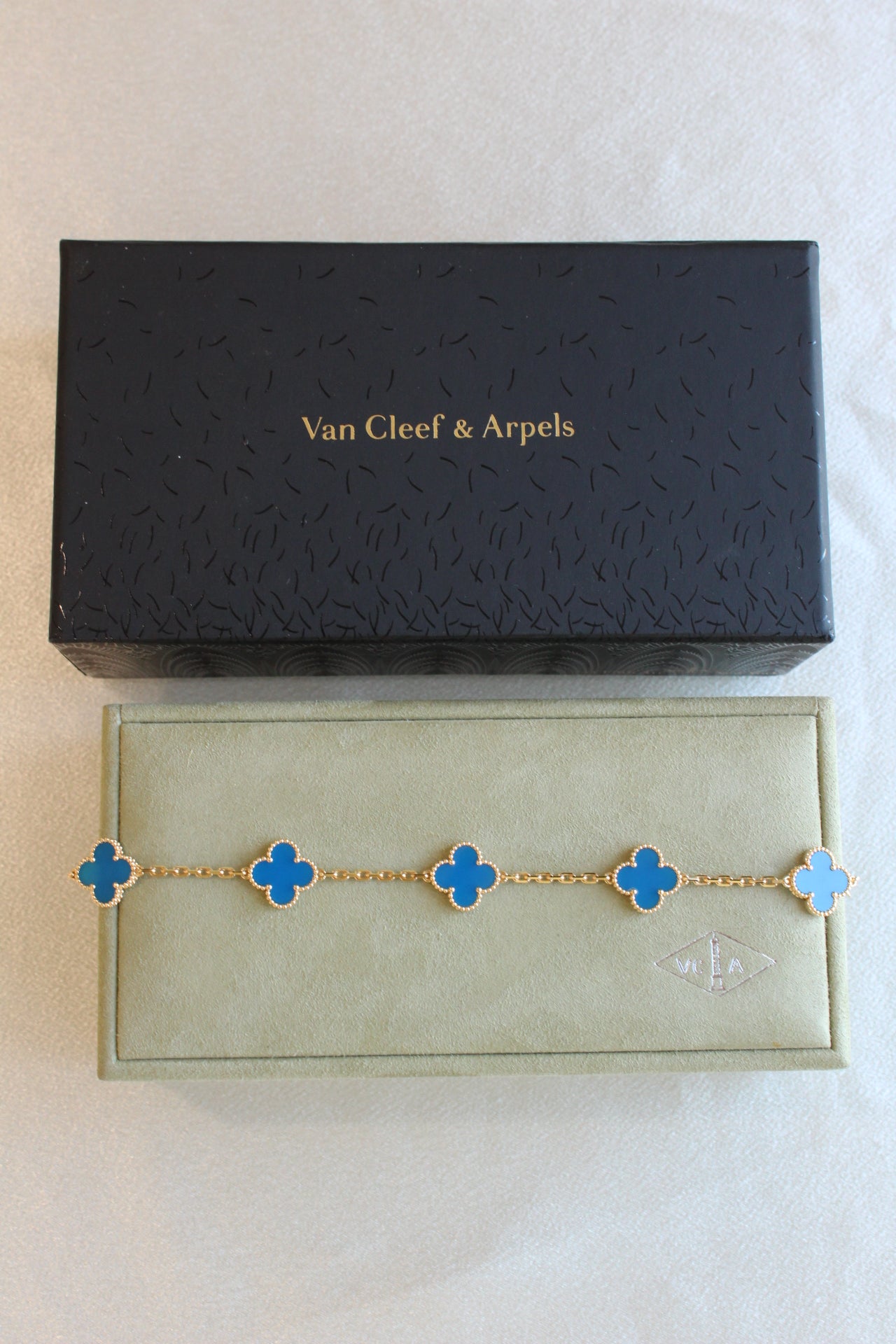 Gray Van Cleef Arpels VCA Alhambra Blue Agate Clover Bracelet 18k Gold 7.25" Box