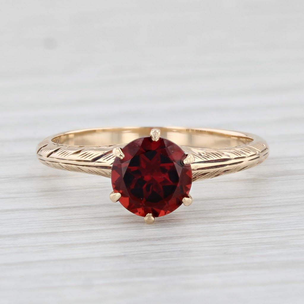 Light Gray Vintage 1.35ct Round Garnet Solitaire Ring 10k Yellow Gold Size 6.75