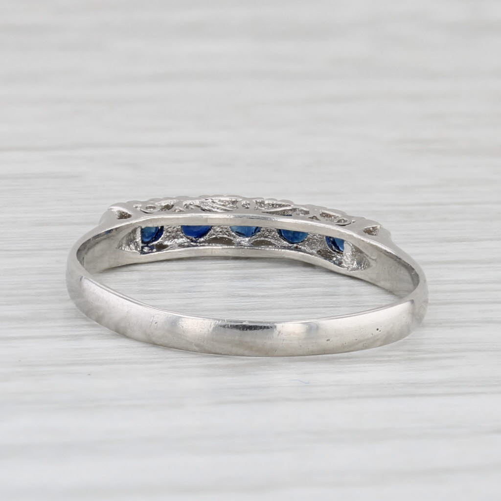 Light Gray Vintage 0.27ctw Blue Sapphire Stackable Ring 750 Platinum Wedding Band Sz 6.75-7