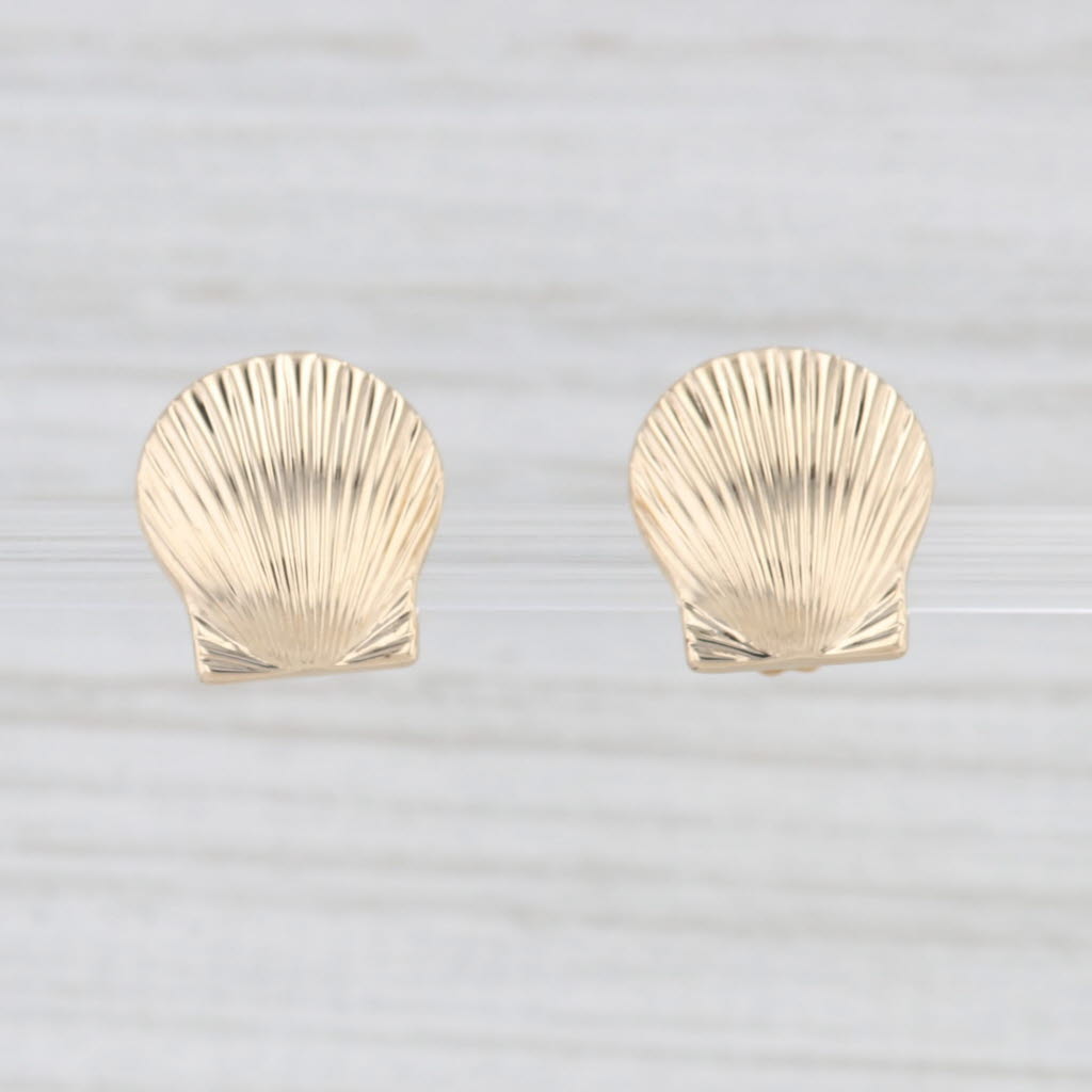 Light Gray Clam Shell Stud Earring s14k Yellow Gold Pierced Nautical Studs