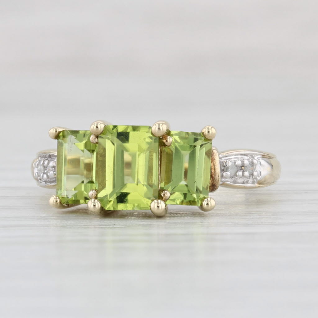 Light Gray 2.50ctw 3-Stone Green Peridot Ring 10k Yellow Gold Size 7