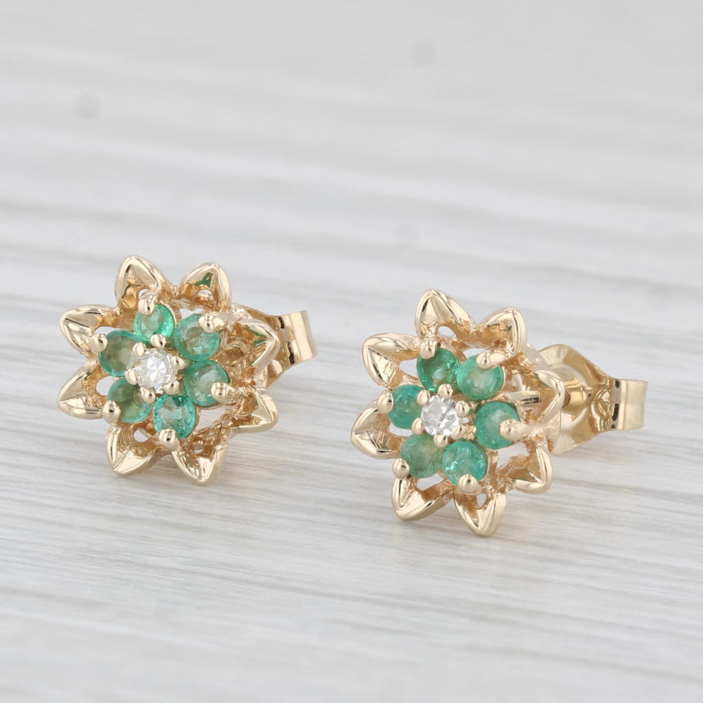 Light Gray 0.25ctw Green Emerald Diamond Flower Stud Earrings 14k Yellow Gold