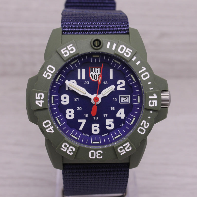 Luminox Series 3500 Navy Seal Men’s Quartz Watch Carbon Fiber 1GBq XS.3503.ND