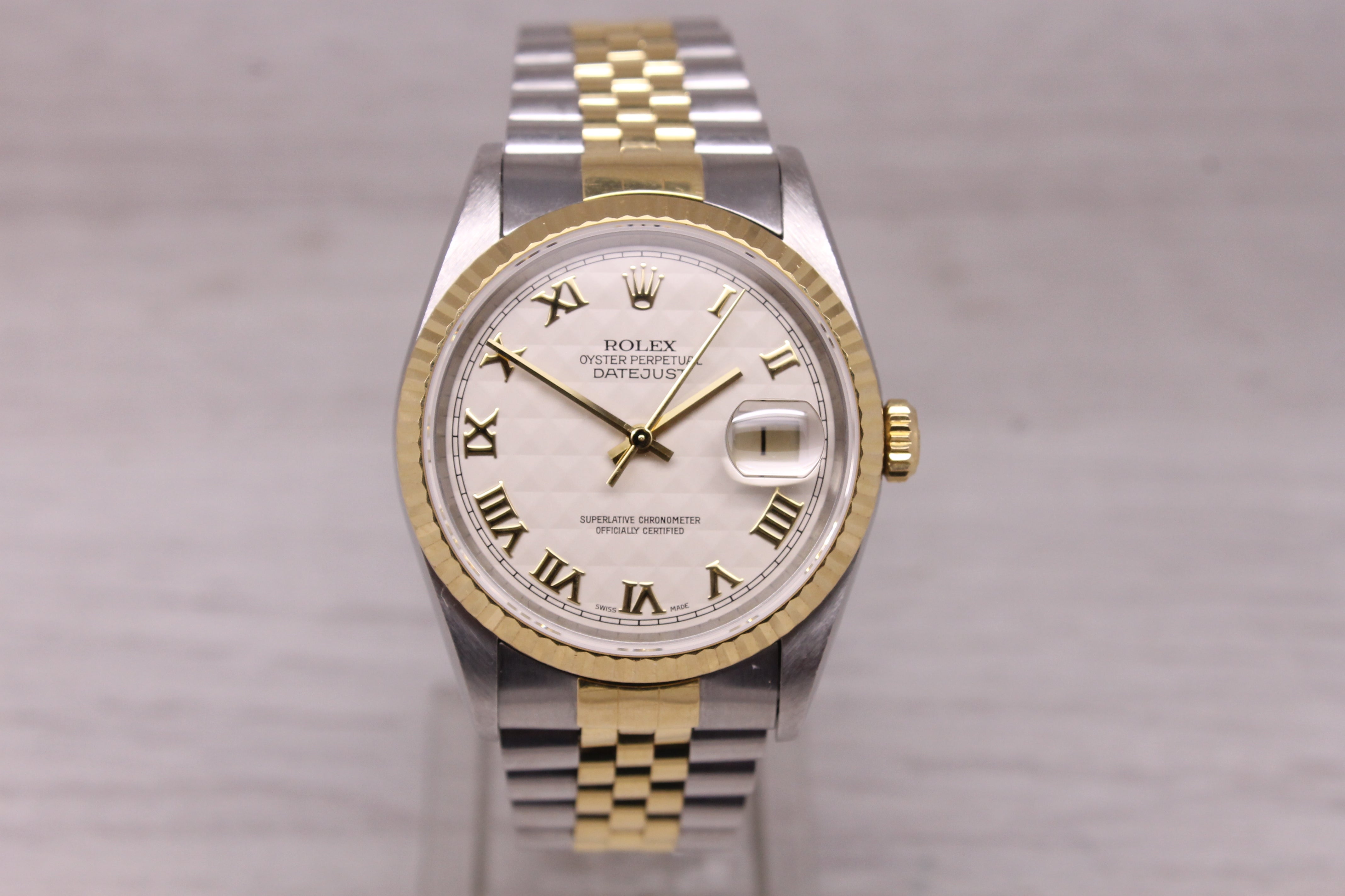 Vintage 1996 Rolex Datejust 16233 18k Steel Mens Watch Pyramid Dial Jubilee Box