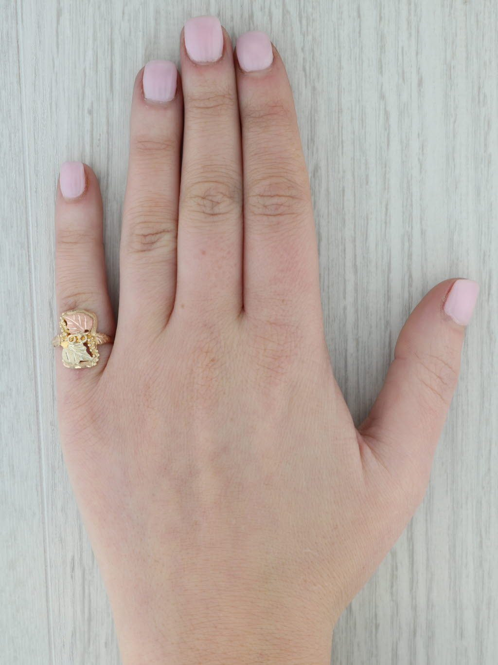 Dark Gray Tri-Toned Leaf Ring 10k Yellow Rose Green Gold Size 4 Floral