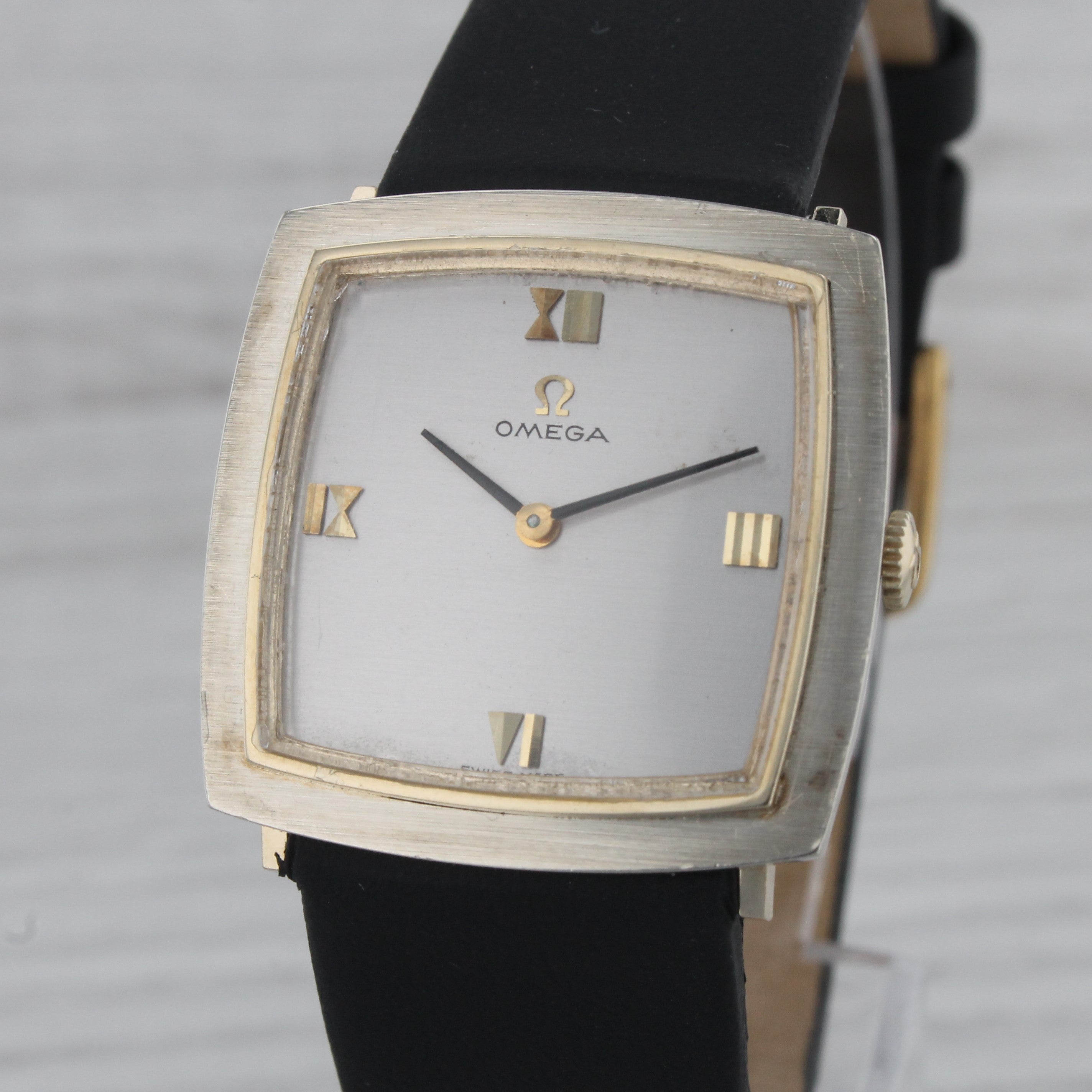 Dark Gray Vintage c.1969 Omega 14k Yellow Gold Square Midsize Manual Watch Modern Roman