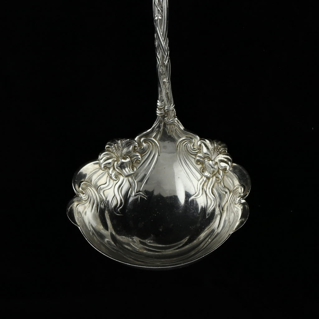 Black International Simpson Frontenac 1903 Oyster Ladle Sterling Silver 10" Floral