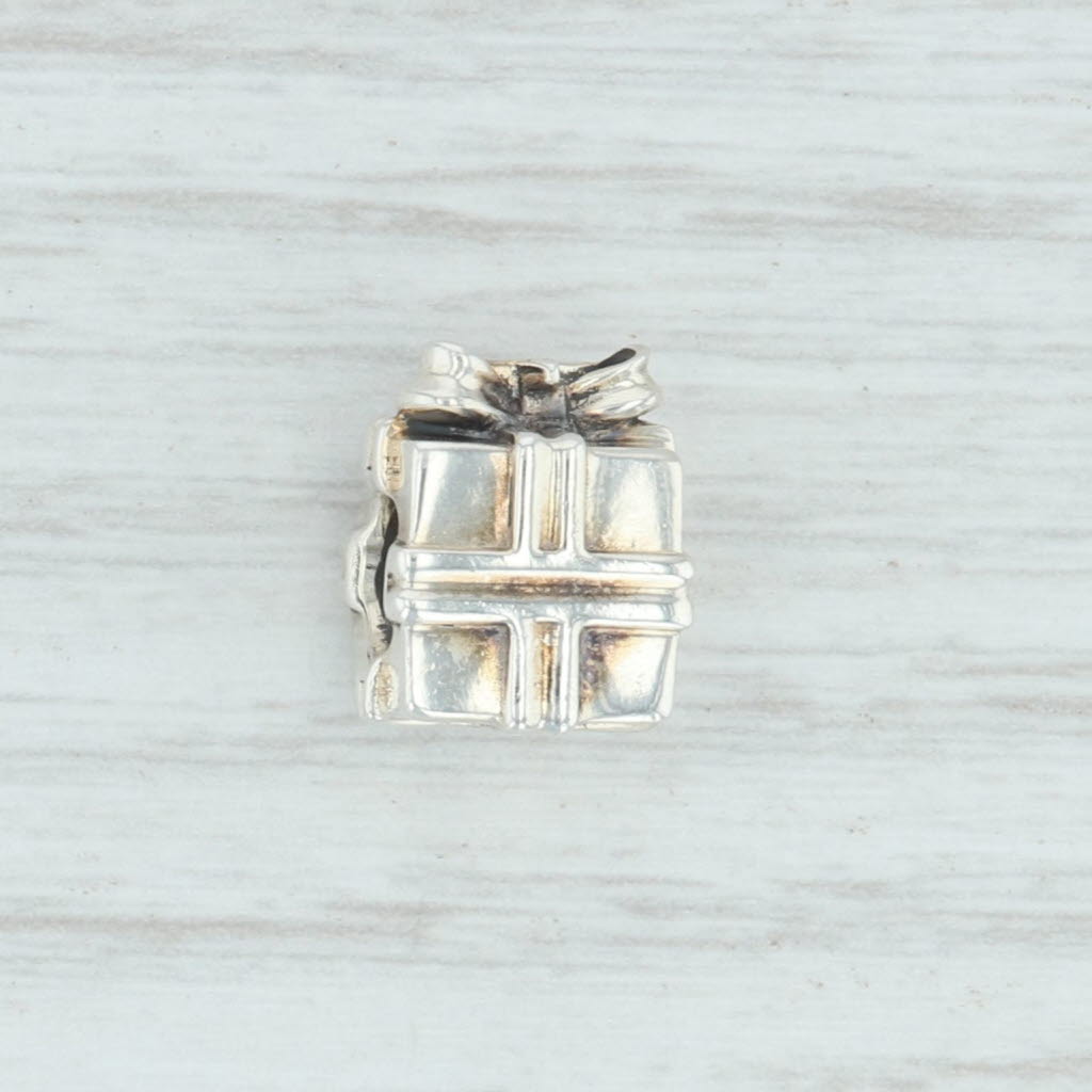 Light Gray New Authentic Pandora Gleaming Gift Charm 791987 Sterling Silver Present Bead