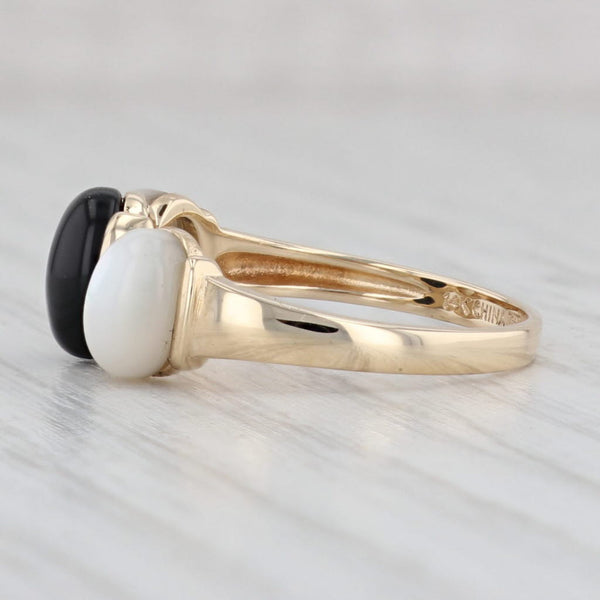 Light Gray Mother of Pearl Onyx 3-Stone Ring 14k Yellow Gold Size 8 Oval Cabochons